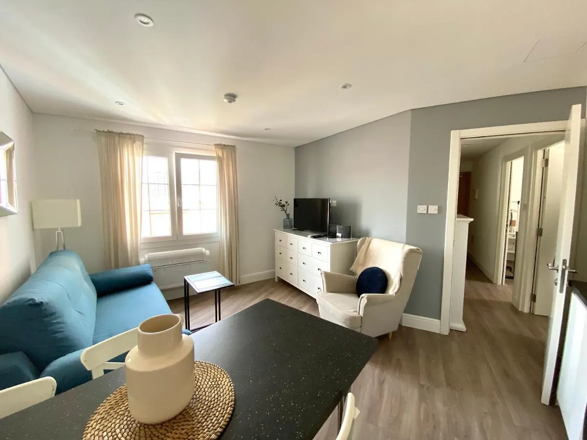 Deluxe City Centre Two Bedroom - Grand Central House Gibraltár 0*,  Gibraltár