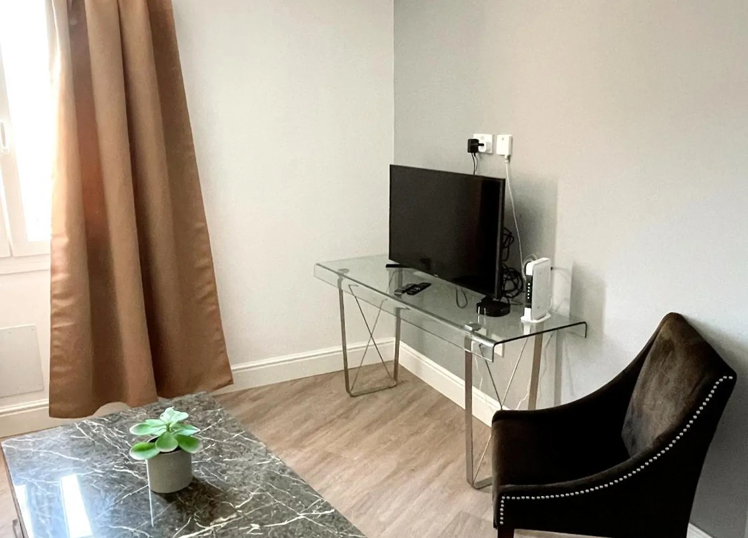Deluxe City Centre Two Bedroom - Grand Central House Gibraltár
