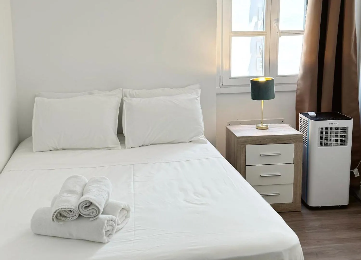 Deluxe City Centre Two Bedroom - Grand Central House Gibraltár 0*,  Gibraltár