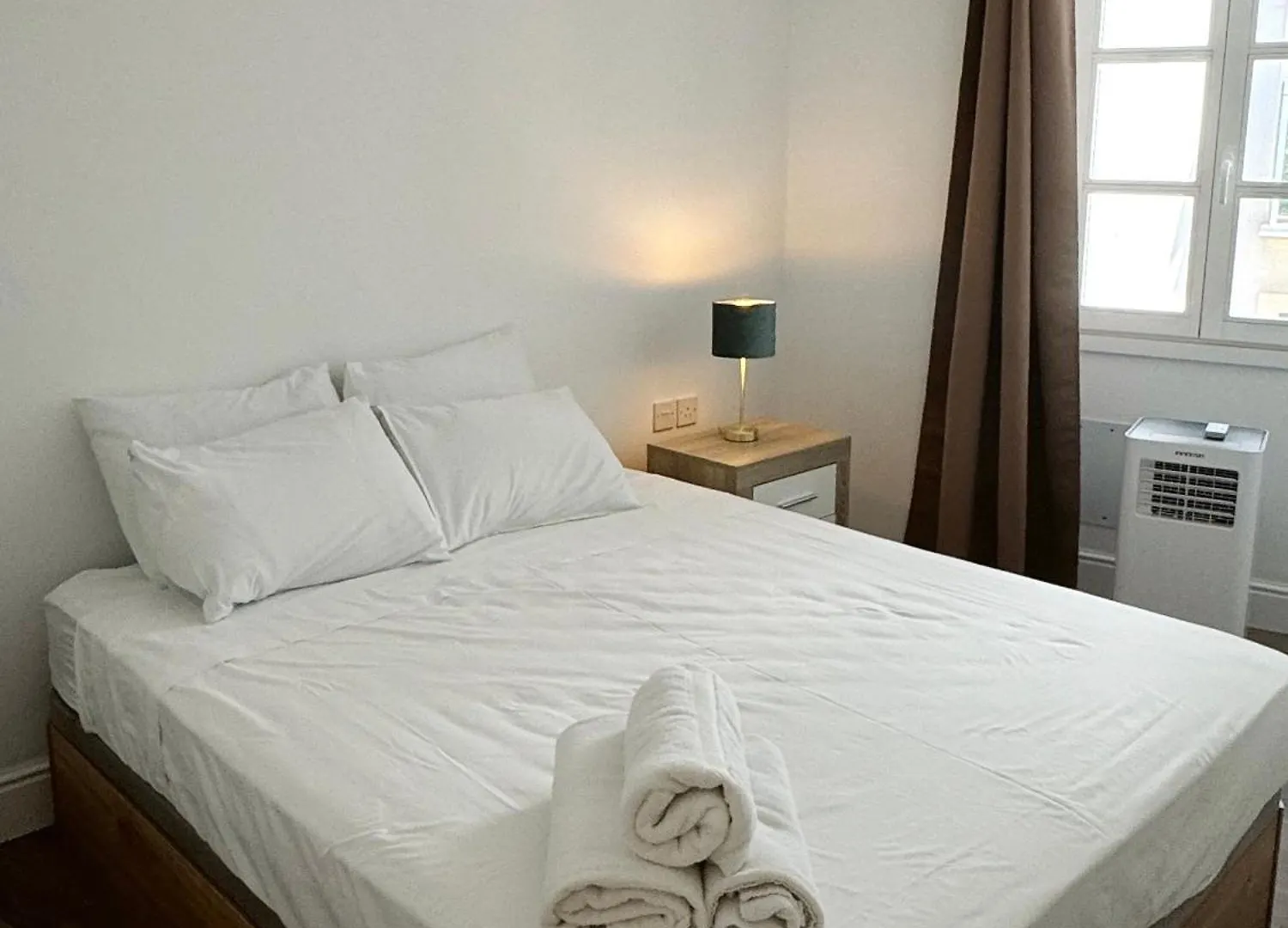 Deluxe City Centre Two Bedroom - Grand Central House Gibraltár