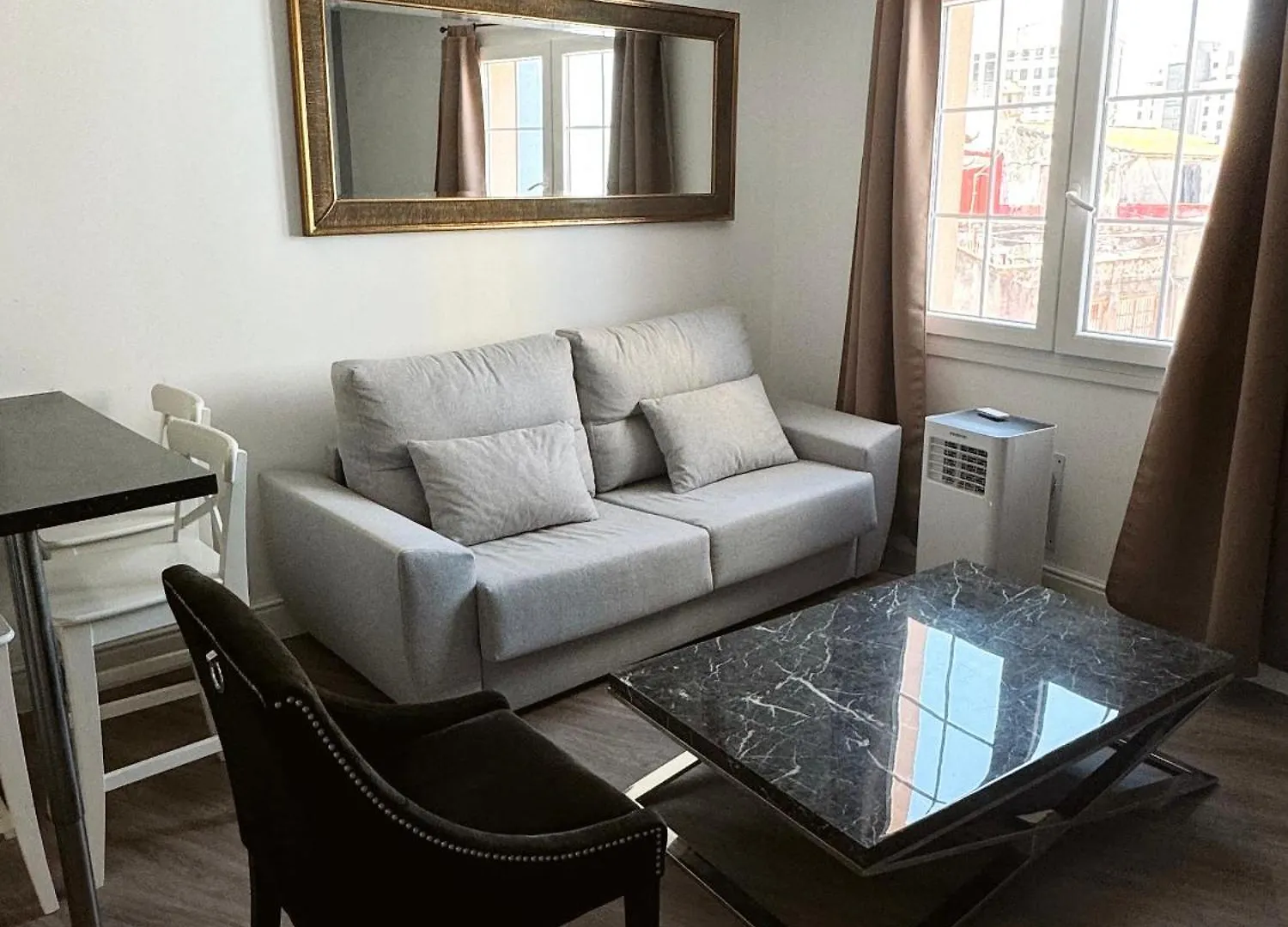 Deluxe City Centre Two Bedroom - Grand Central House Gibraltár